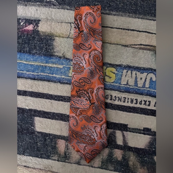 Kailong Elegant silk Paisley Tie in Rich Orange - Picture 1 of 2